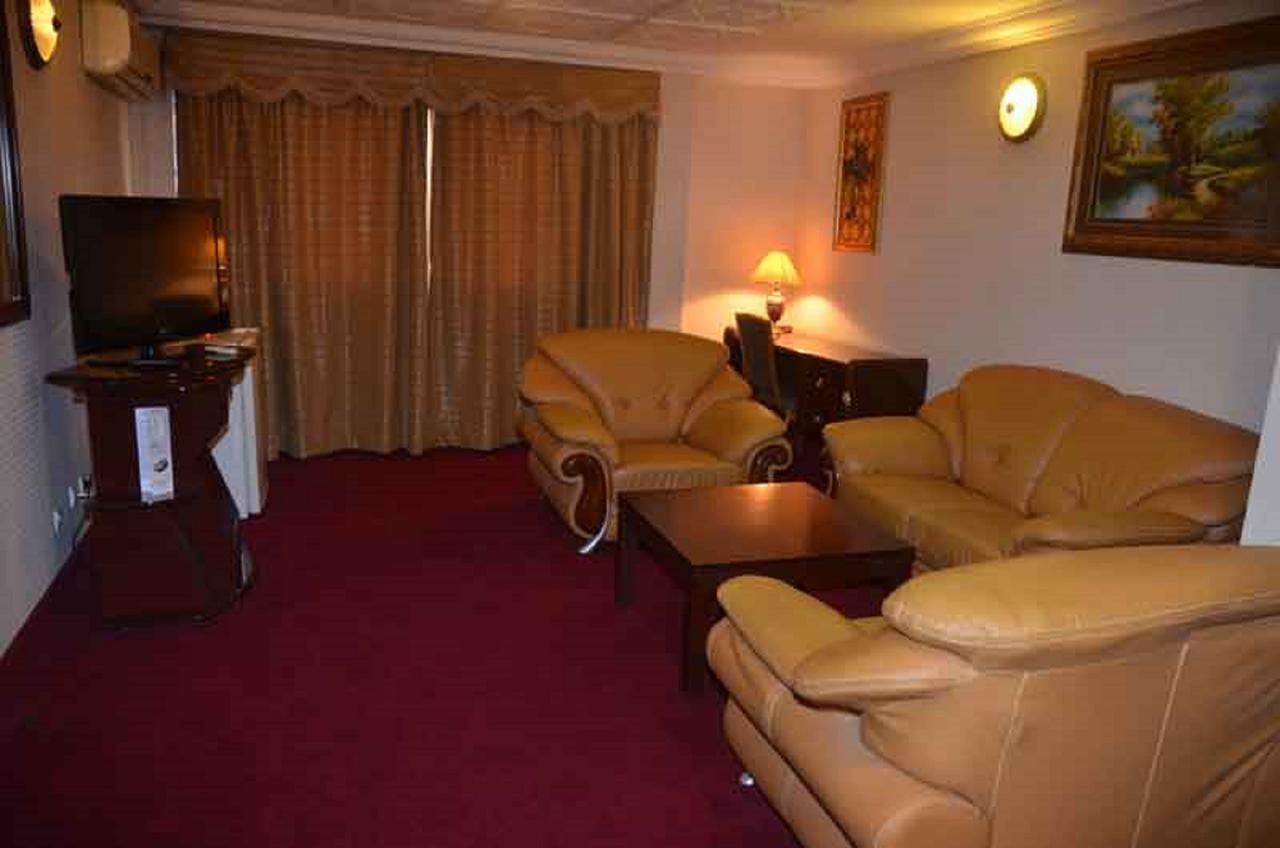 Hotel Palm Beach Ouagadougou Esterno foto