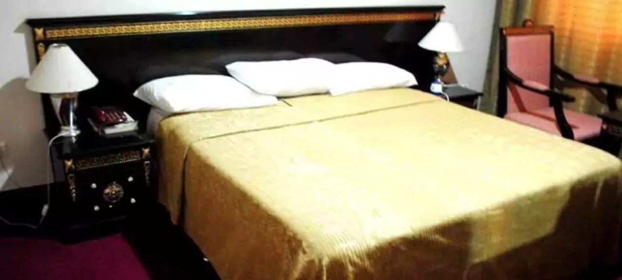 Hotel Palm Beach Ouagadougou Esterno foto