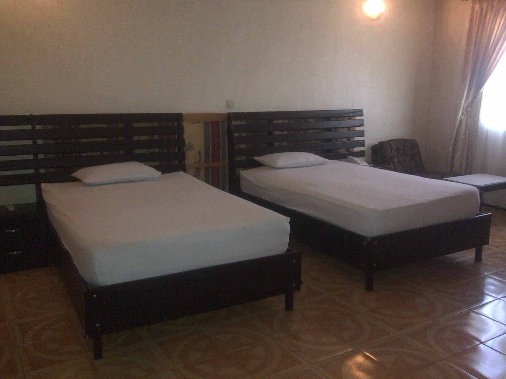 Hotel Palm Beach Ouagadougou Esterno foto