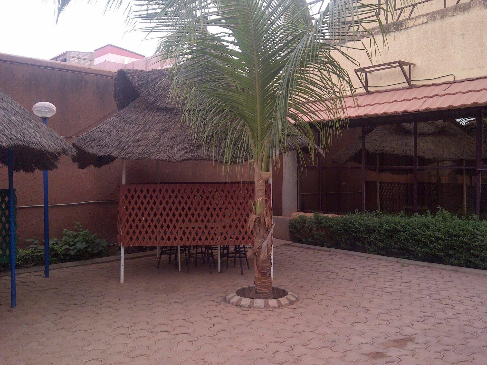 Hotel Palm Beach Ouagadougou Esterno foto
